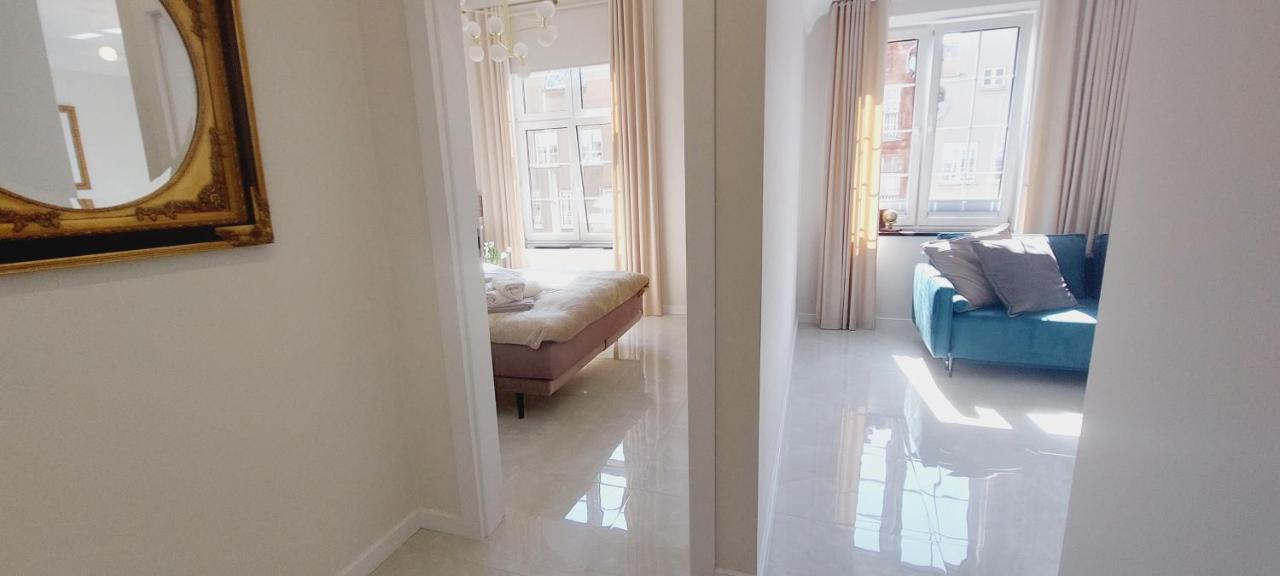 Central Apartments Astoria 1 กดัญสก์ ภายนอก รูปภาพ