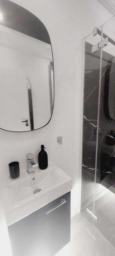 Central Apartments Astoria 1 กดัญสก์ ภายนอก รูปภาพ